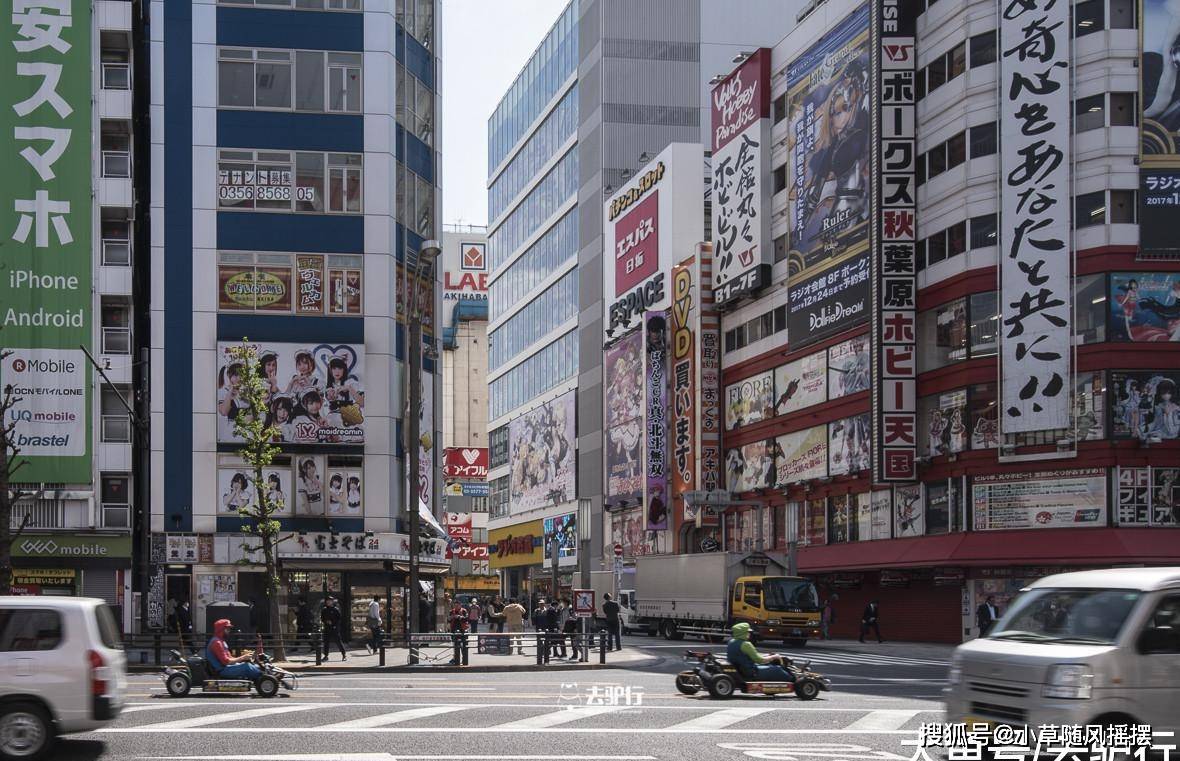 原创日本街头的萌系少女:曾被视为离经叛道,是被毁去的一代