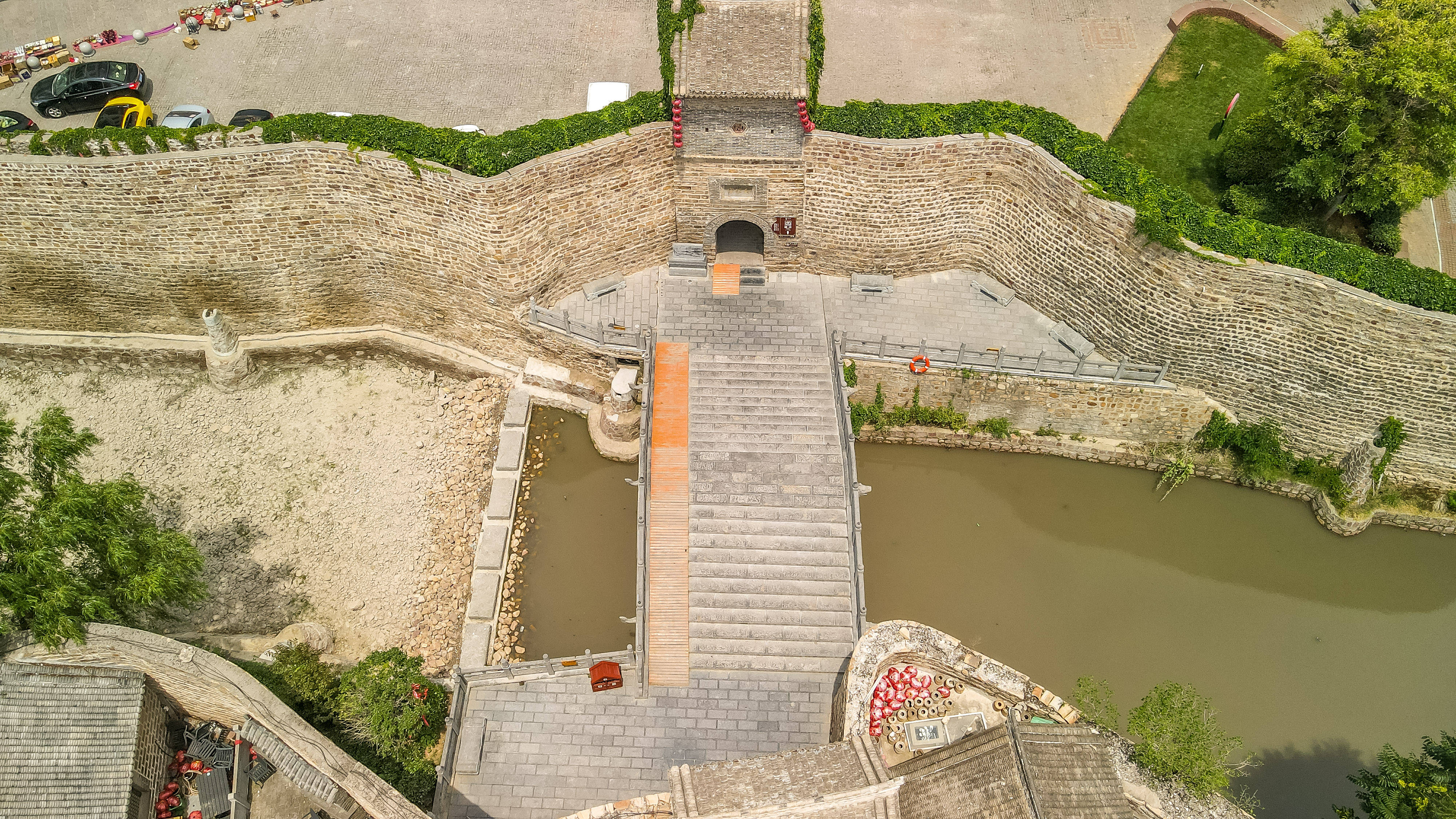 《驺虞桥》"修成白虎庙,九缸十八窗,山前白虎庙,山后驺虞桥……"这是