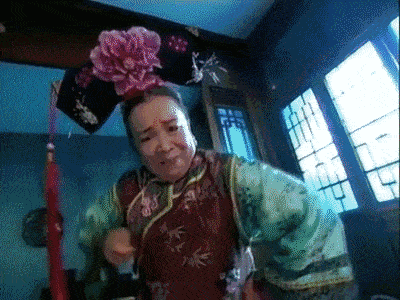 实际上,容嬷嬷是一个德艺双馨的老艺术家,在生活中也很随和,在一次