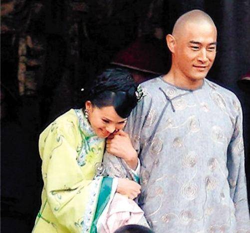 黄维德表示:这些绯闻都是无稽之谈,我们之间纯属友情.