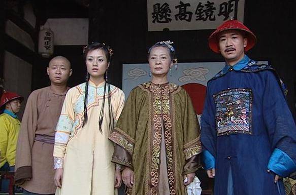 03年,张国立执导的古装剧《布衣知县梵如花》中,片尾曲果不其然又是