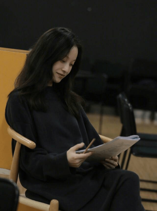 倪妮素颜照美成画,表面高冷私下欢脱如兔,没想到你这样接地气!