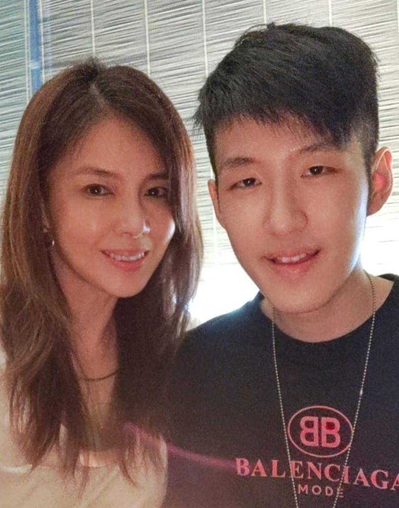 马来西亚女神林美贞,46岁依然拥少女身材!