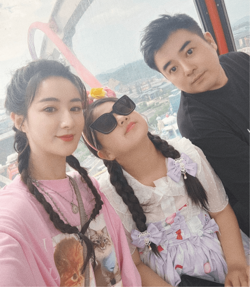 原创薇娅晒一家三口照8岁女儿神似高颜值爸爸曾没时间陪家人痛哭