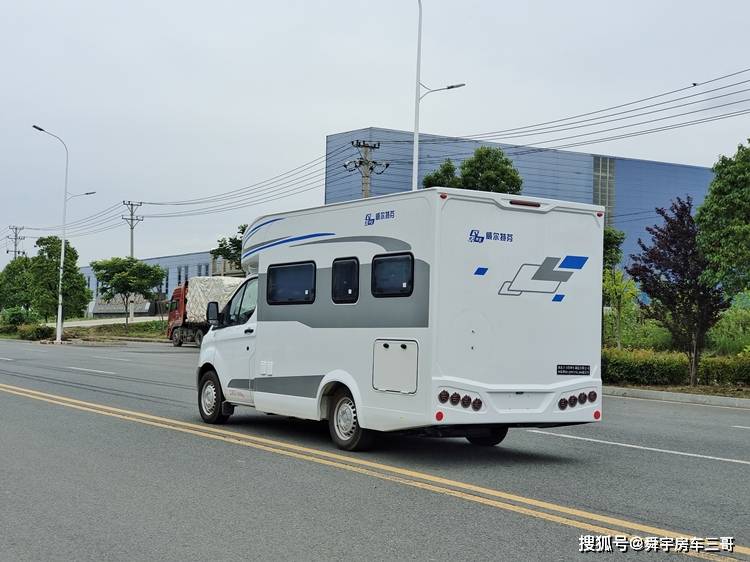 汽油版的c型房车,小个子,超大空间,旅居更惬意