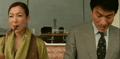 原创郑秀文晒刮痧照,吓煞人?揭秘郑秀文的