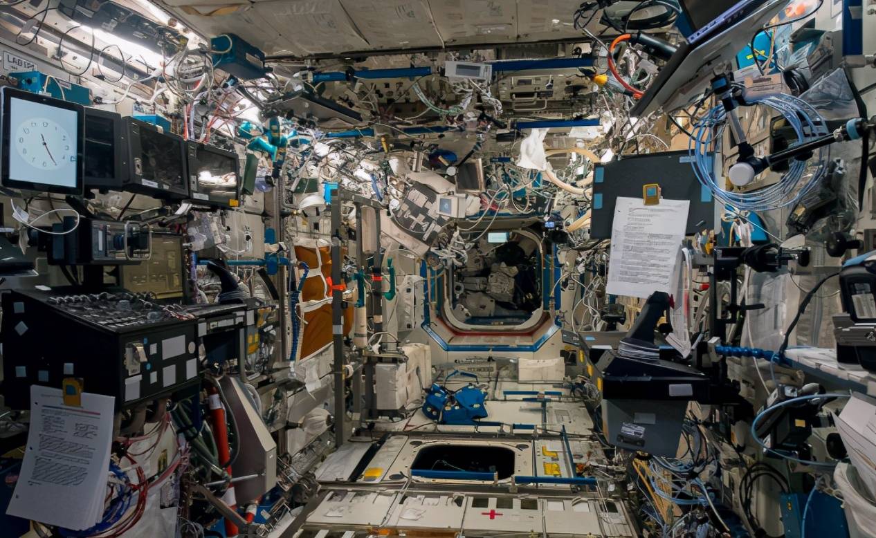 国际空间站配件老化,宇航员维修过程危险重重
