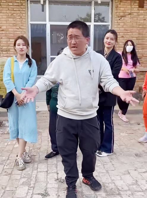 明星姜涛坐得起飞机,自嘲吃不起3元一个水饺,被网友吐槽?