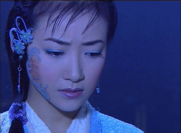 她在2003版《倚天屠龙记》里就出演过"殷离"一角,给人留下了很深刻的