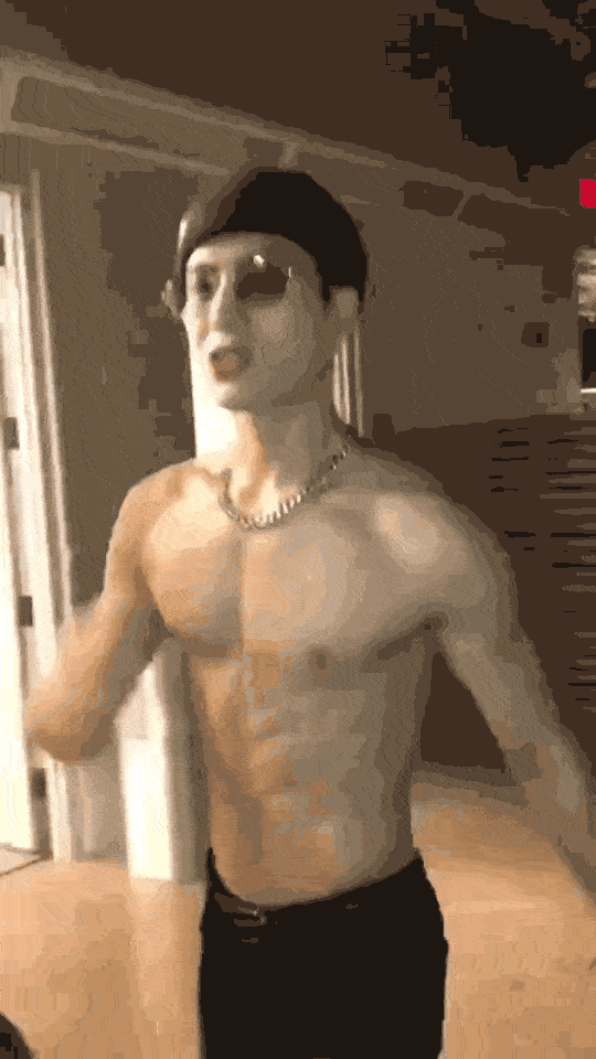 男明星新的交流方式?吴磊王嘉尔互摸腹肌,两人还谦虚说都是肥肉