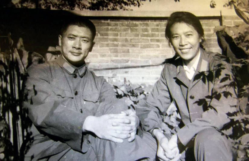 印小天父母年轻时