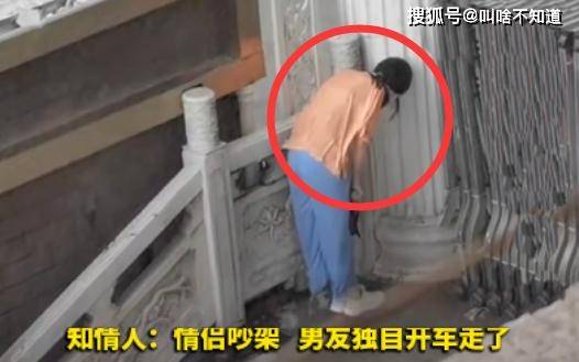 原创街头情侣激烈争吵,男子独自开车离去,只留女友1人承受暴风雨!