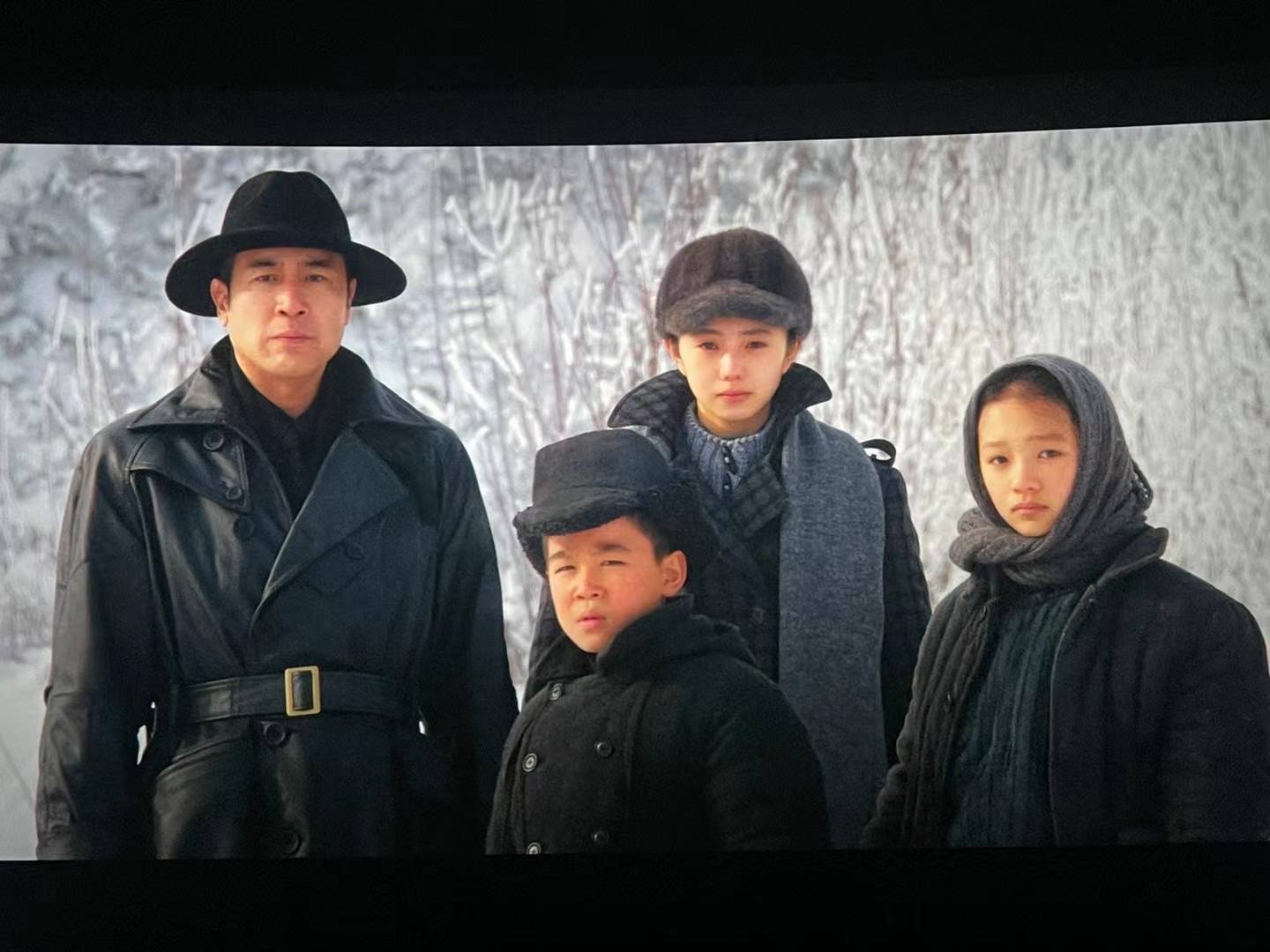 《悬崖之上》儿童演员实力不容小觑 12岁演员陈语桐扎