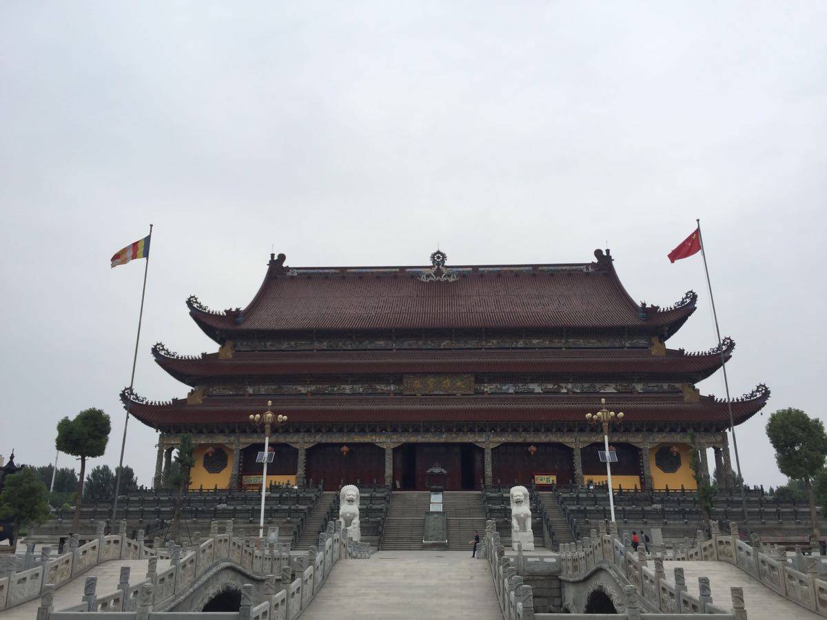 河南一座寺域开阔建筑浩繁的寺庙风格独特巍巍壮观
