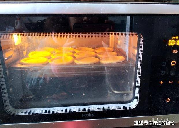 只需鸡蛋和牛奶,在家就能做蛋挞,外酥里嫩,比买的还好吃