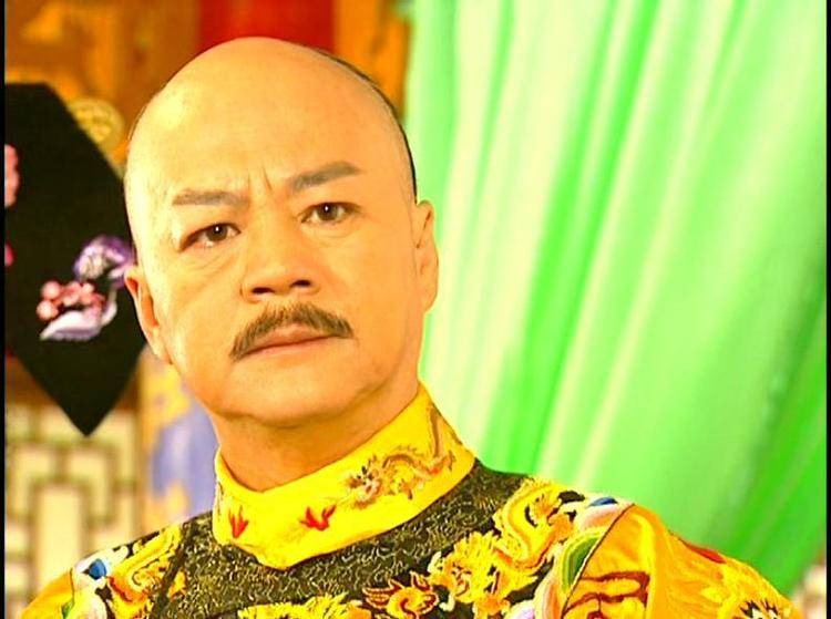 狄龙剧照 近年来,狄龙最后出演的是还珠格格里面的乾隆,只可惜很多
