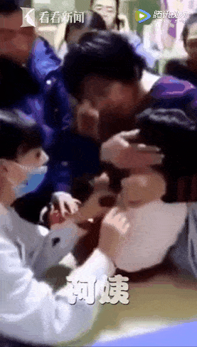 谢娜带双胞胎打针心疼哭,朱亚文女儿全程淡定!打针,是