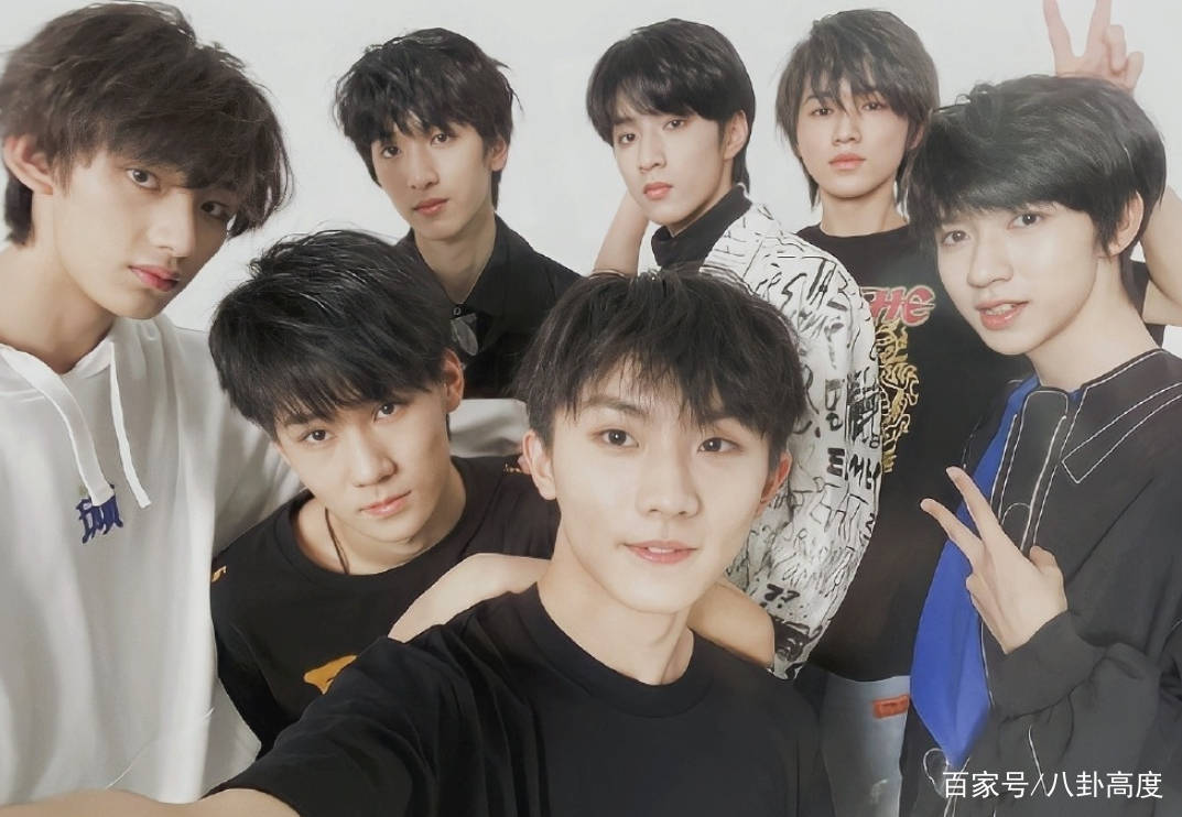 时代少年团晒素颜照