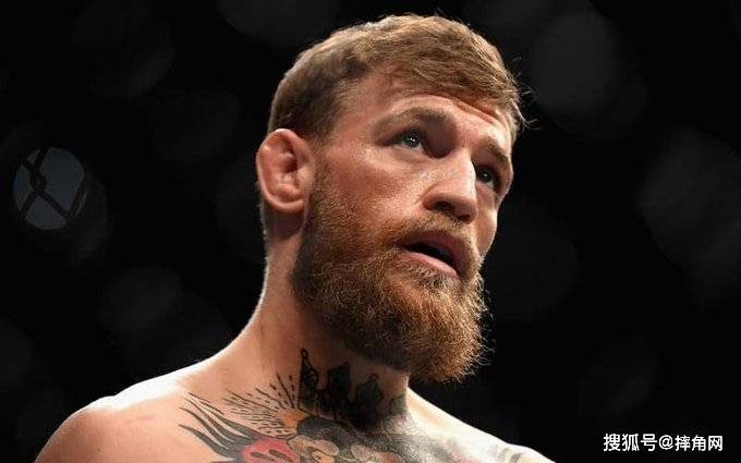 摔角网讯,在刚刚过去的ufc264赛事上,嘴炮不敌钻石哥败下阵来,外媒