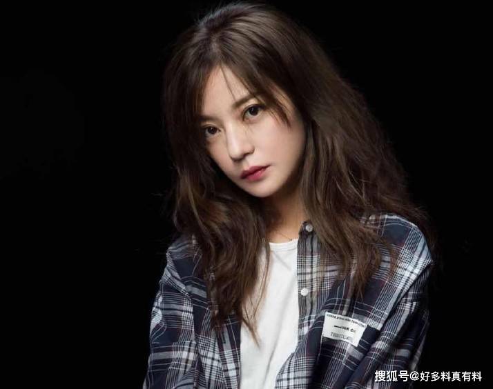 赵薇现在多少岁 出道多年的她为什么人气还那么高