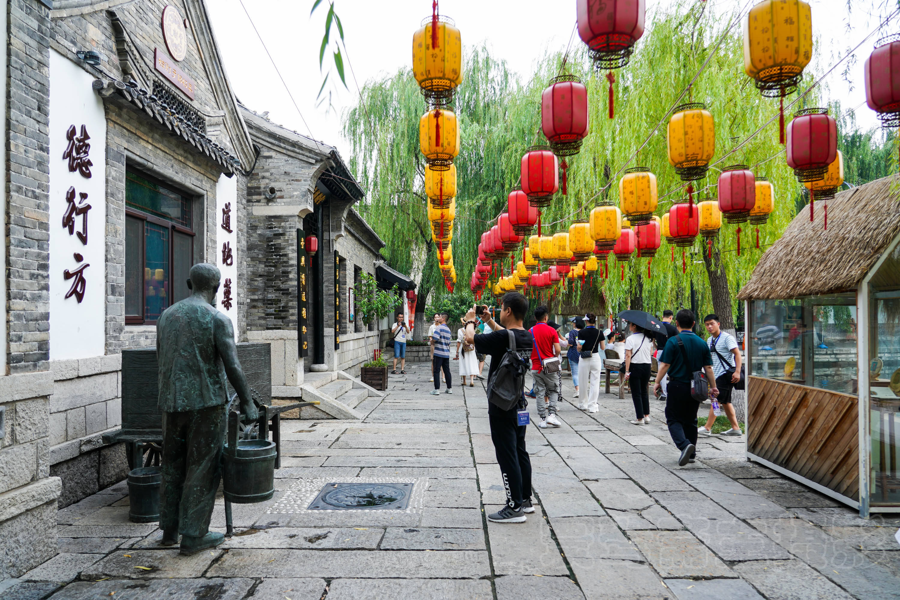 据介绍,百花洲历史文化街区打造的是以特色冷泉开发和泉居人文挖掘为