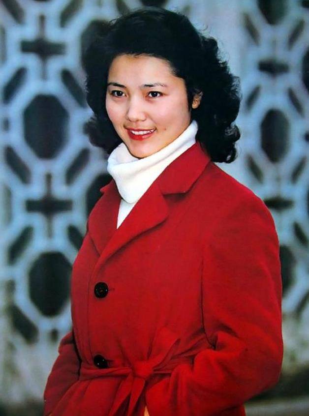 原创姜黎黎:80年代美女明星,放弃美国优越生活,与丈夫恩爱40年