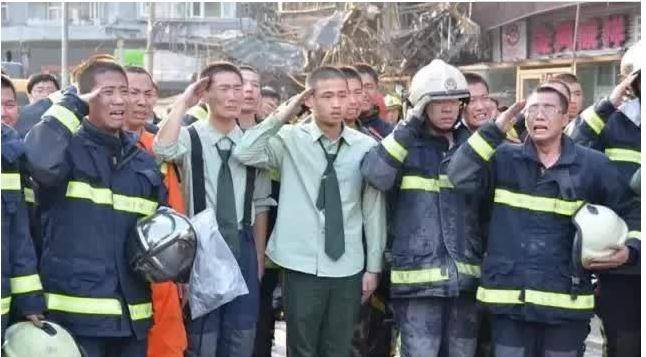 原创记2015年天津滨海新区大爆炸,99名消防员殉职,700多人受伤