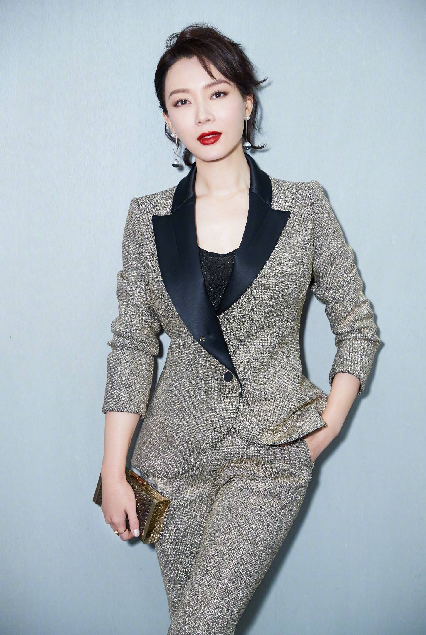 原创和董卿一样气质出众,42岁陈数活成女人梦想,私服优雅大气至极