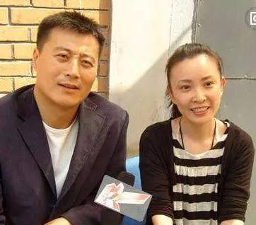 被称为中国好姐夫,出道25年零绯闻,娶同班同学已恩爱22年!
