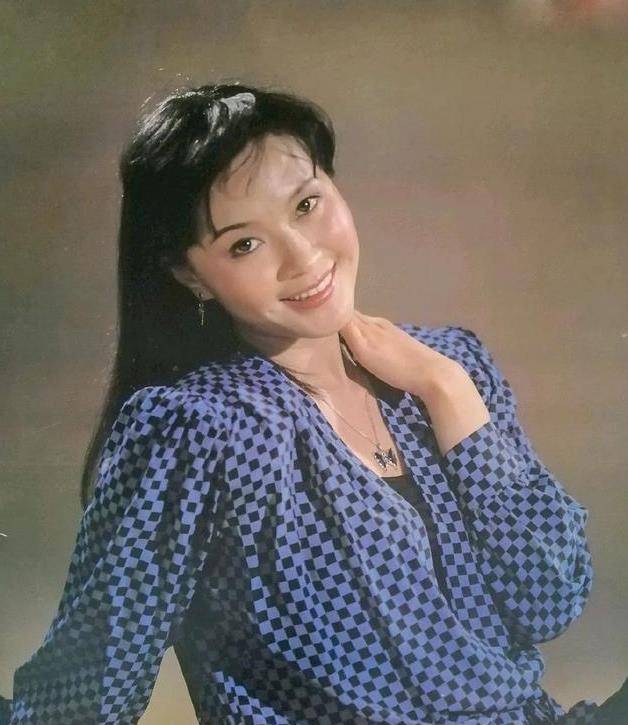 方舒女儿:妈妈为屠洪刚抛弃陈国星,她比异父妹妹优秀为爸爸争气