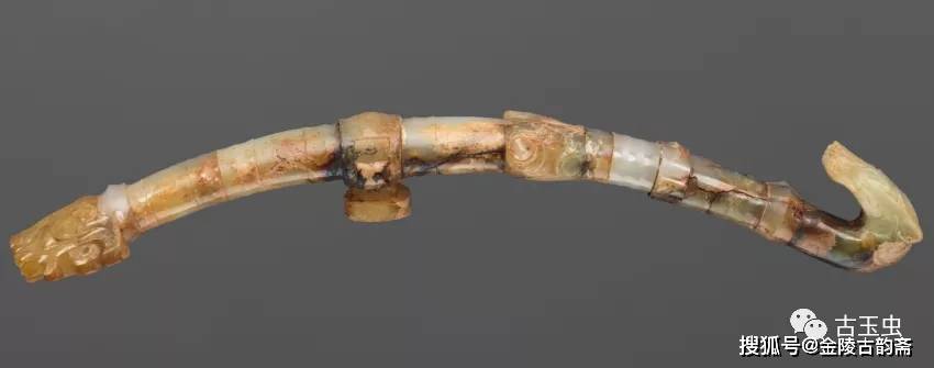 战国 复合式双龙首玉带钩二(整体) 美国哈佛艺术博物馆藏