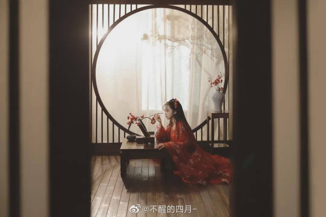 醒的四月- 出镜:@_星楼_ 妆造:@你一哭我就想杀人an 汉服小仙女:相思