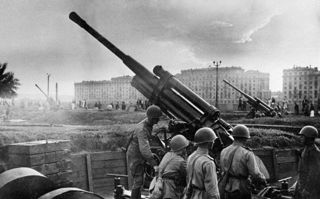 二战后苏联为何崛起?1200万人的军队非主因,超级大国四要素才是