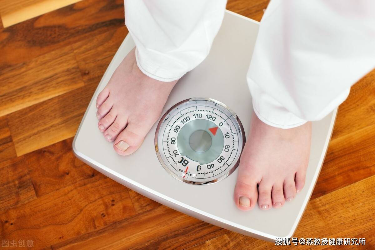 称体重时,千万别犯这4种错误