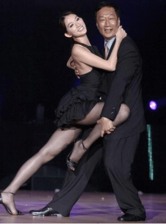 谁能想到,"台湾第一美女"林志玲曾辅佐富士康老板娘上位!