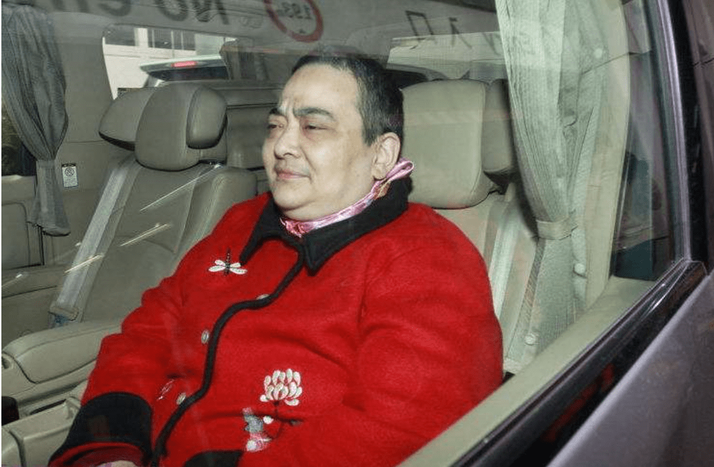 看似何超雄不顾父亲奄奄一息,争夺家产大不孝,实则她却是那个最孝顺