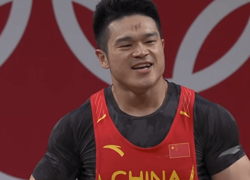 举重73公斤决赛!石智勇霸气创世界纪录,教练没保守,轻松夺冠