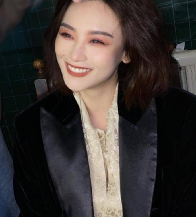 尚语贤扮演《唐探》中的kiko,卸掉浓妆后,堪称"国民初恋"