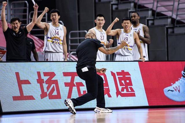 曾经的cba八冠王如今生活潇洒 ,他的接班人却让人倍感遗憾!