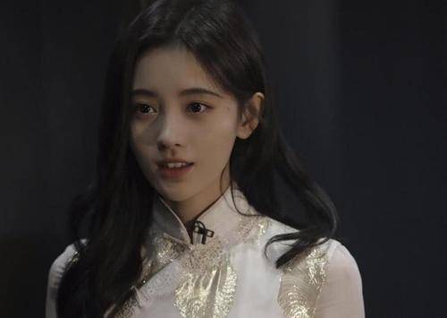 原创鞠婧祎出道前艺术照被扒,和现在有3大不同,网友:包装真心厉害