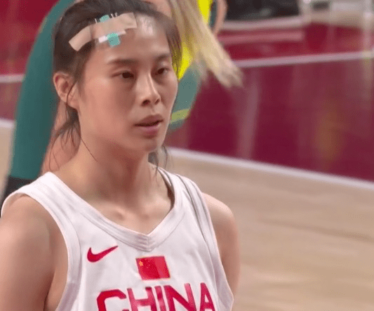 原创中国女篮第1节27-19完胜世界冠军,王思雨头破血流却带伤连砍7分