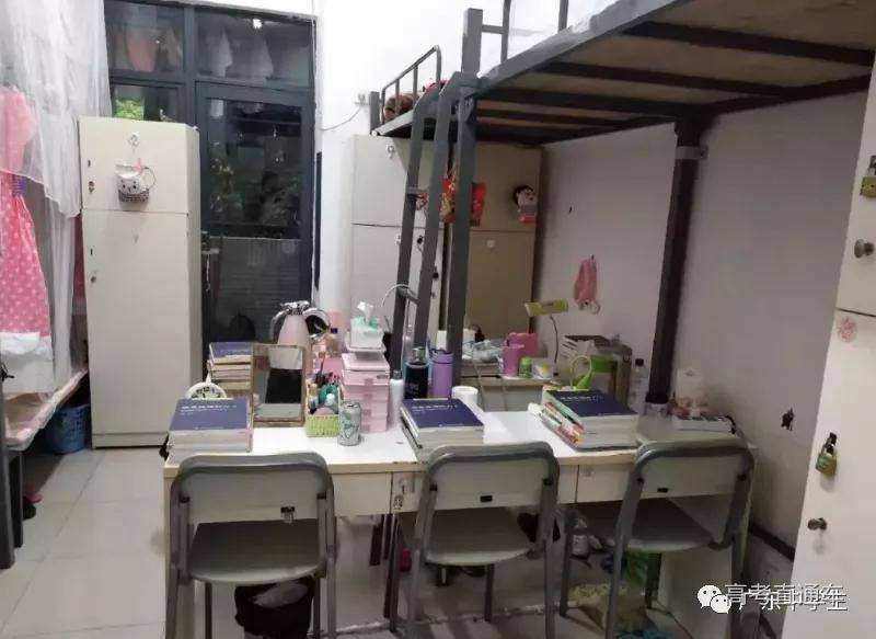河职有4个宿舍区,宿舍配置为:4-6人间,每人一书桌(电脑桌,柜子,各自