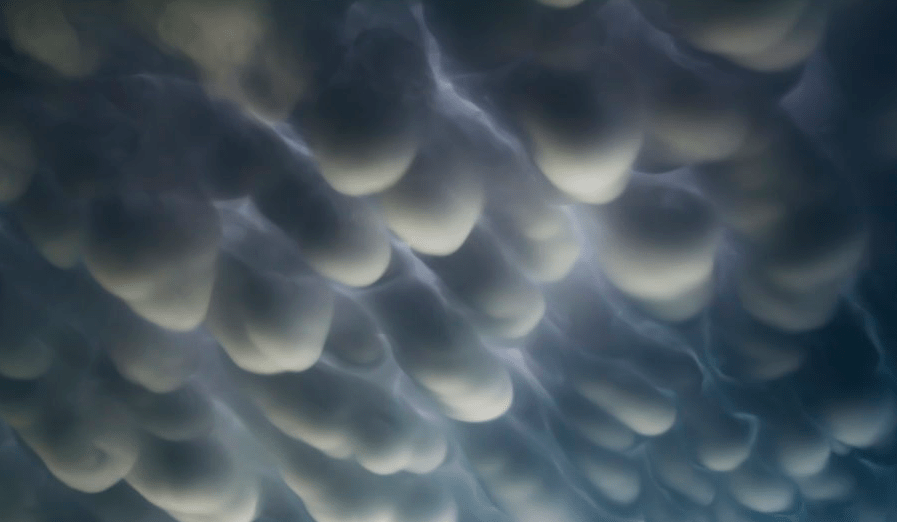 原创乳状云在河北河南上空出现是什么前兆它又是怎样形成的