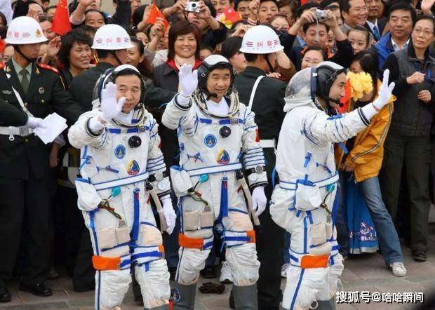 这套舱内太空服也能确保航天员性命无虞除此之外,舱内航天服还有还有