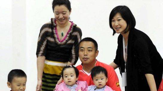 原创中国第一个乒乓球奥运冠军陈静,如今怎样了?