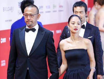 原创周韵亮相影展不见姜文43岁气质明媚被丈夫嘱咐不要吵架