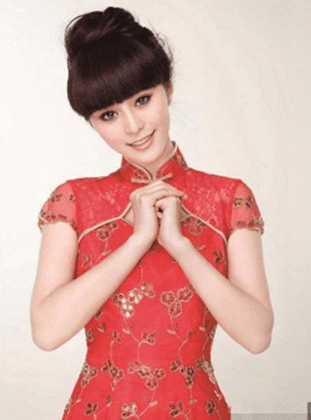 原创女星穿旗袍,刘亦菲温婉复古,李沁美若惊鸿,她穿旗袍美哭了网友!