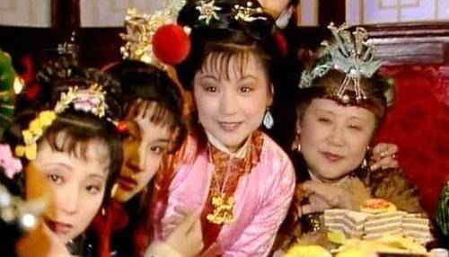 贾琏,贾宝玉,贾环和贾琮都是孙子,为何贾母偏疼琏玉,忽视环琮?