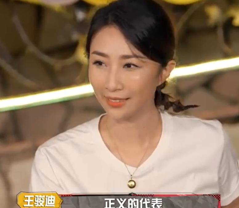 原创孙红雷的老婆王骏迪晒闺女相片母女一起来看展