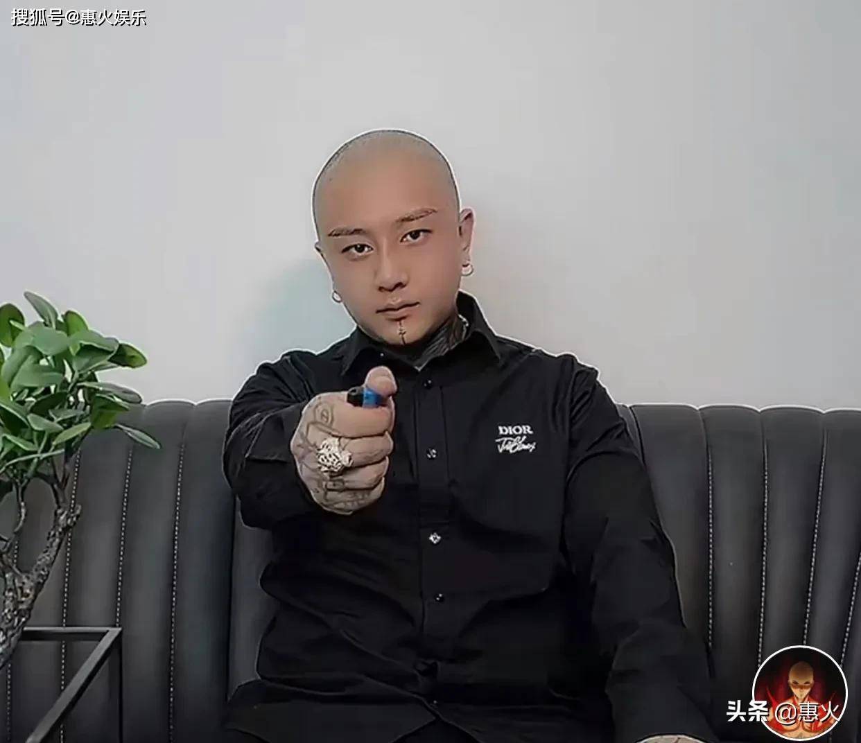 老狗说:方丈多少也是沾点吃软饭,因为他老婆杜凤儿做电商做的多好啊!